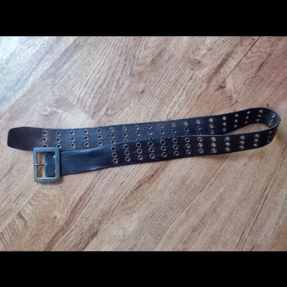 Vintage Energie – Distressed Black Leather Belt w/ Faded Bronze Buckle - Picture 6 of 12